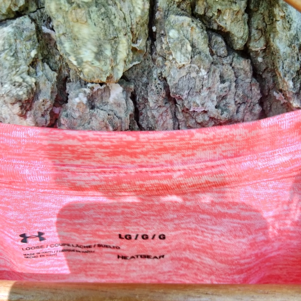 ⬇️ Price Drop!⬇️Under Armour Heat Gear Shirt in size L - Picture 4 of 4